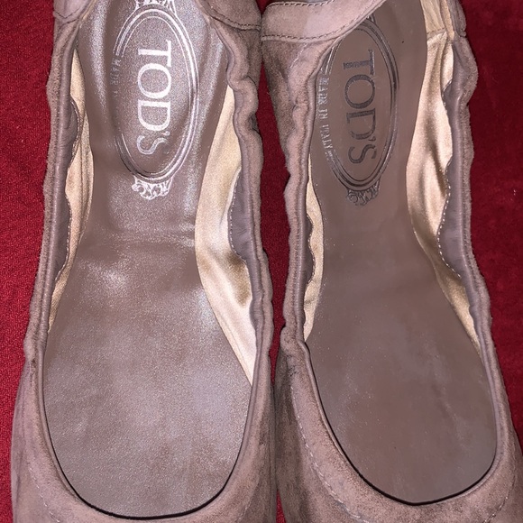 TOD’S Suede Ballet Flats Beige Taupe with Gold Accents Bow Rhinestones Size 38.5 - Picture 4 of 8